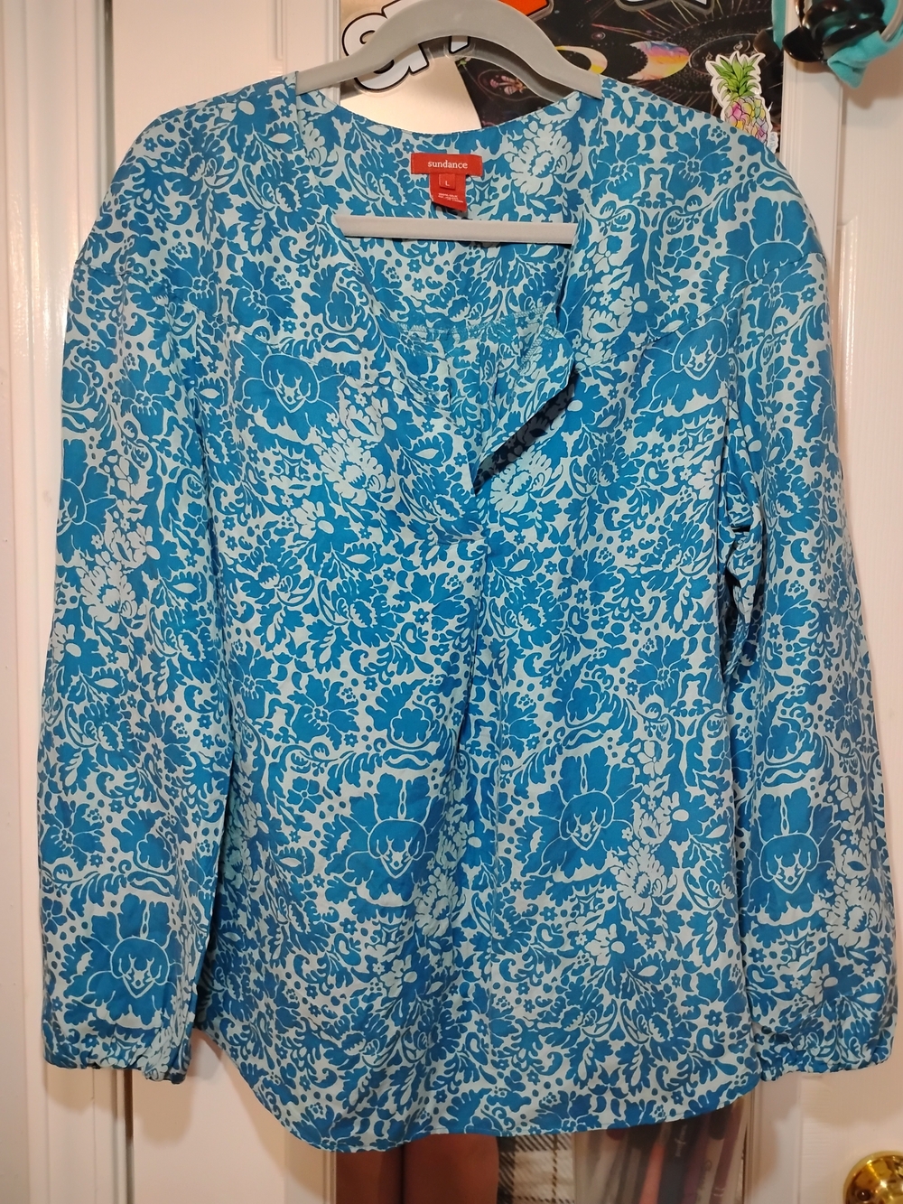 Sundance Blue and White Floral 100% Silk V-Neck Henley Large